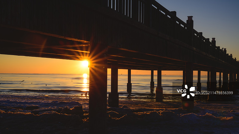 蔚蓝海岸日出图片素材