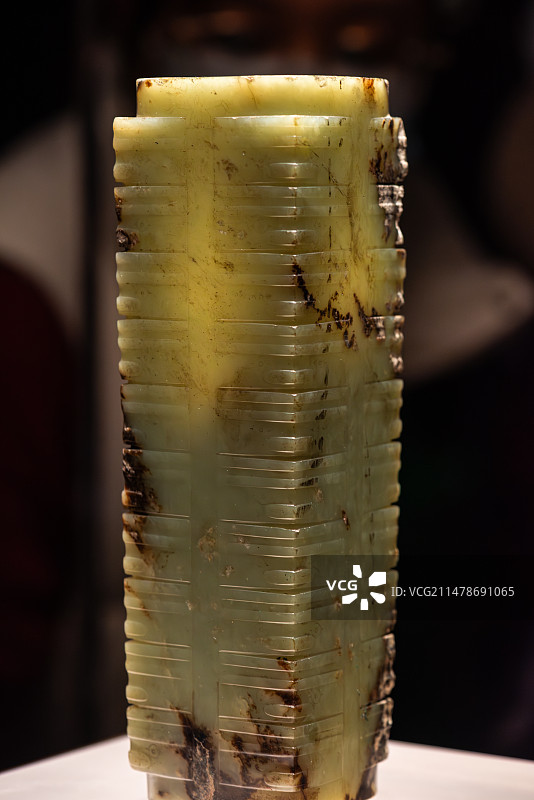 成都金沙遗址博物馆收藏的良渚文化十节玉琮图片素材