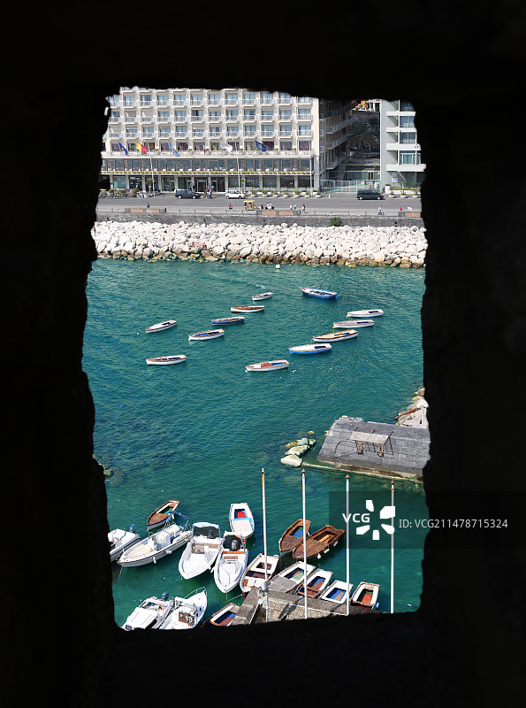 意大利那不勒斯新堡海岸码头图片素材