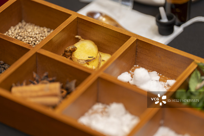 制作香薰的工具图片素材