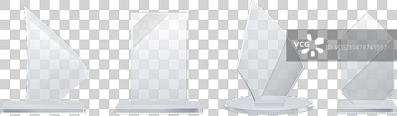 白色背景上隔离的玻璃奖杯套装图片素材