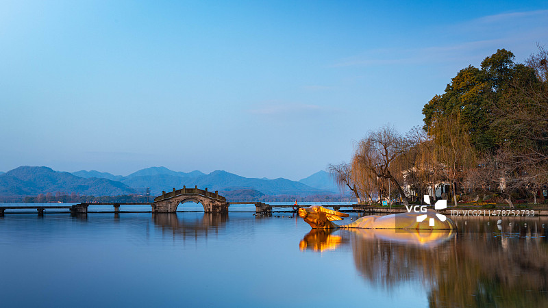 西湖之金牛出水图片素材