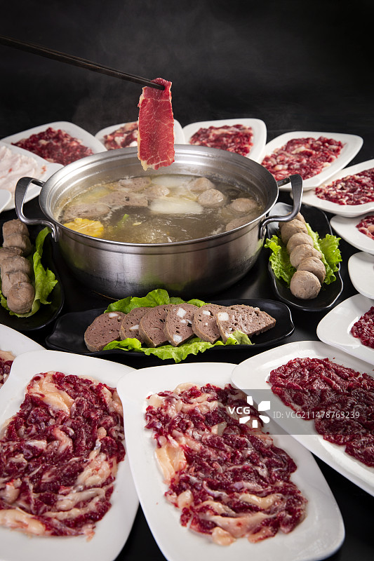 潮汕牛肉火锅满桌牛肉烫牛肉图片素材