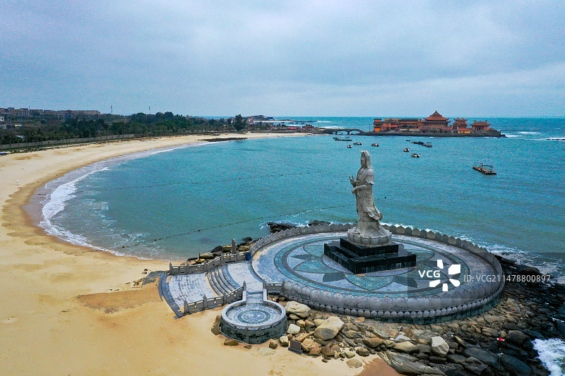 福建石狮洛伽寺海上观音雕像的航拍图图片素材