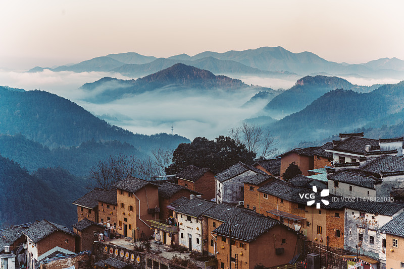 歙县阳产土楼云海图片素材
