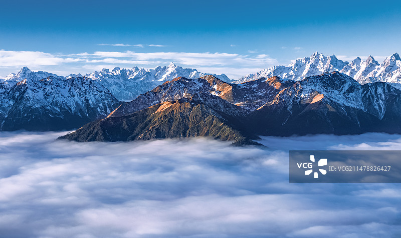 达瓦更扎云海图片素材