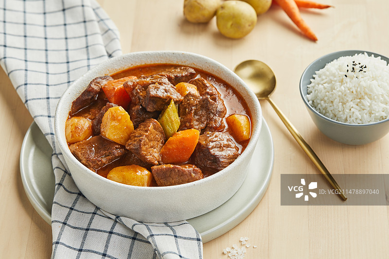 胡萝卜土豆炖牛腩图片素材