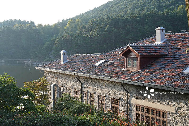 江西庐山如琴湖旁边的别墅图片素材