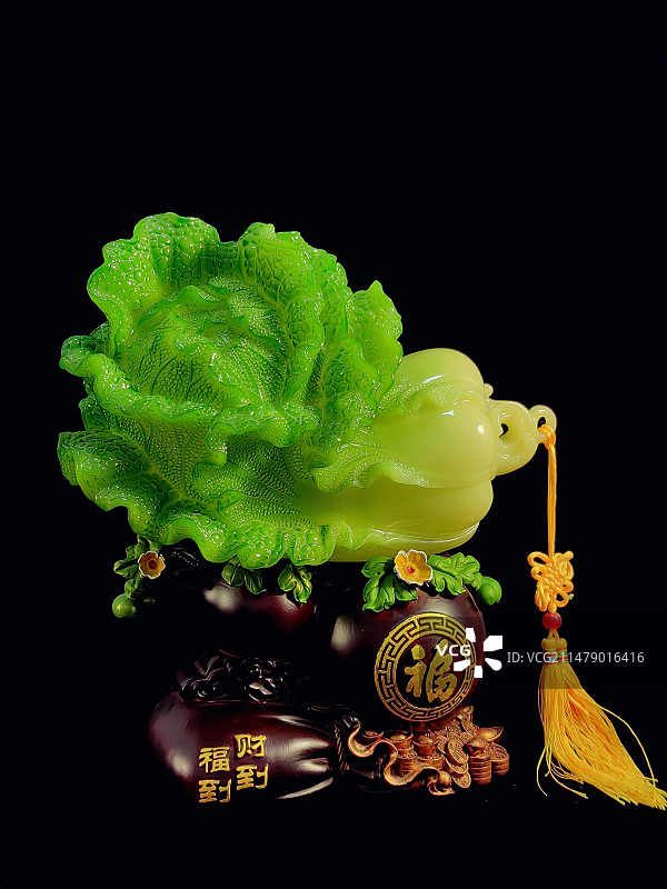 黑色背景下的蔬菜特写镜头图片素材