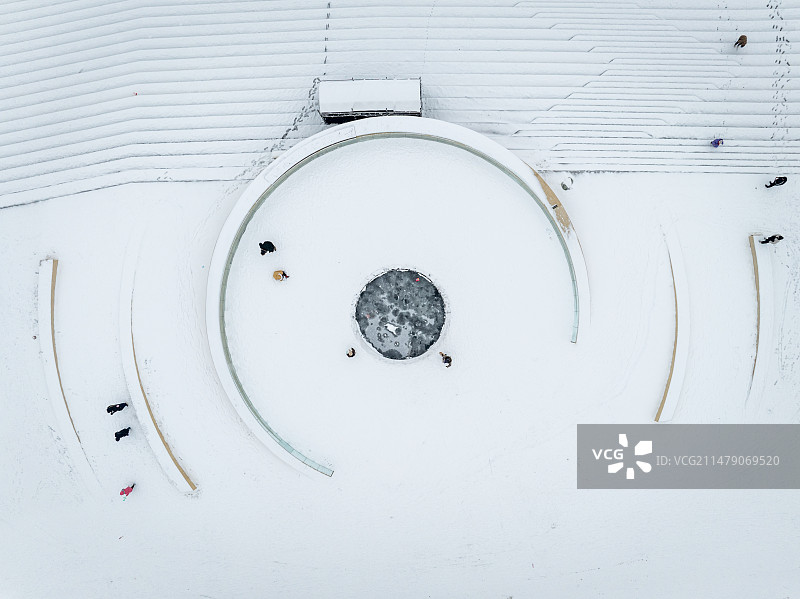 周口关帝尚城喷泉广场雪景图片素材