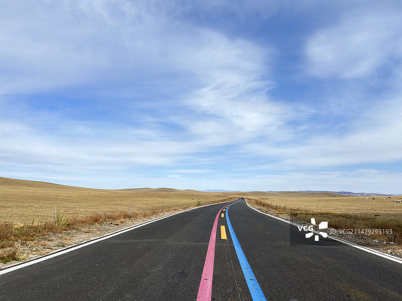 草原公路图片素材