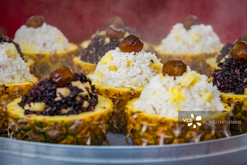 热气腾腾的菠萝饭 中国小吃图片素材