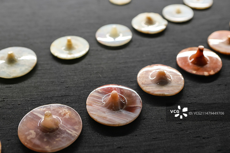 国家博物馆中国古代玉器西汉玛瑙扣饰33件图片素材