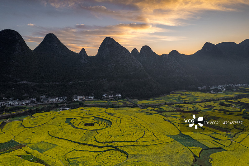 贵州兴义万峰林八卦田图片素材