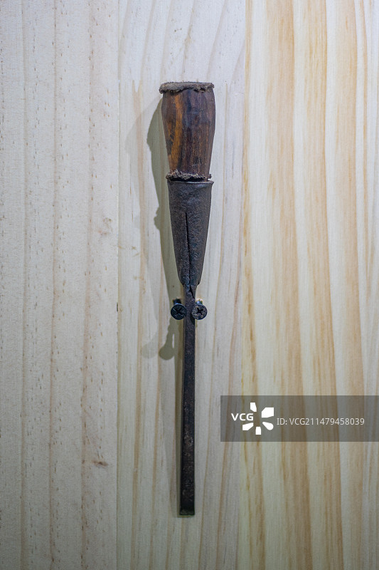 中国生活用品拍摄主题，传统的手工艺品制造木艺的工具锯子刨子凿子，室内无人图像摄影图片素材