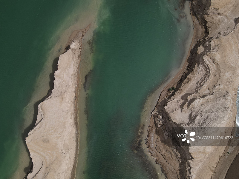 水上雅丹图片素材