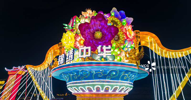 新春佳节闹花灯，正月十五猜灯谜。图片素材