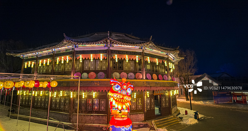 新春佳节闹花灯，正月十五猜灯谜。图片素材