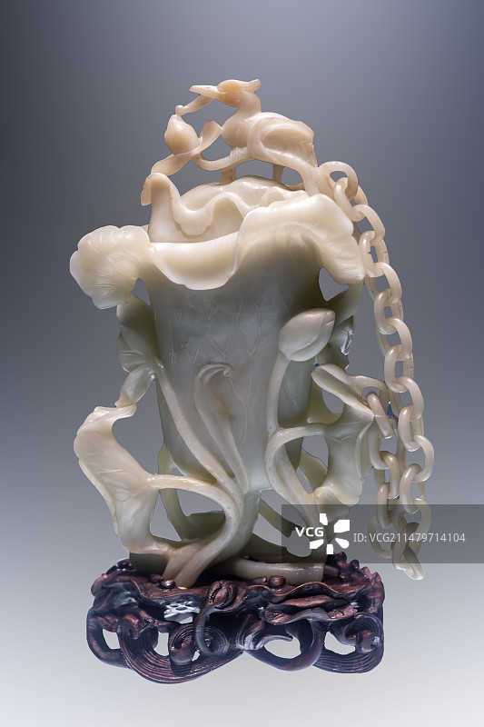 清 青白玉鹭鸶衔莲荷叶形卣，首都博物馆藏品图片素材