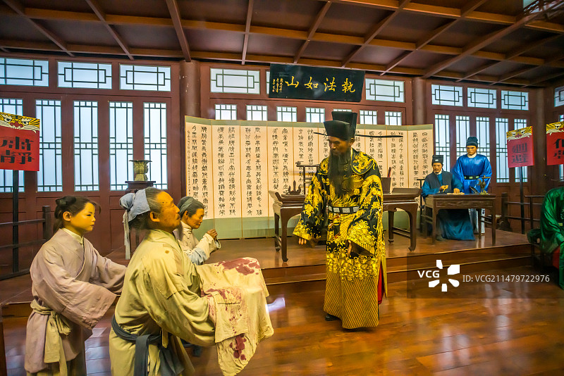 中国河南省开封市开封府衙门包公断案场景蜡像图片素材