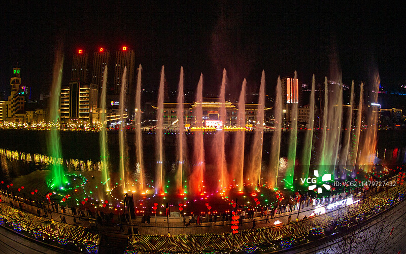 龙年的山城音乐喷泉图片素材