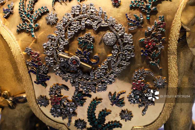 故宫博物院18世纪英国铜镀金象拉战车钟图片素材