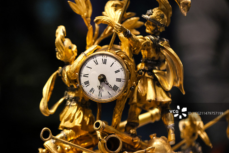 故宫博物院18世纪英国铜镀金象拉战车钟图片素材