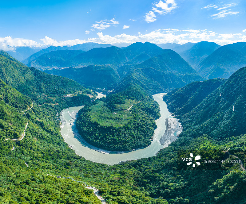 西藏墨脱县雅鲁藏布江果果塘大拐弯图片素材