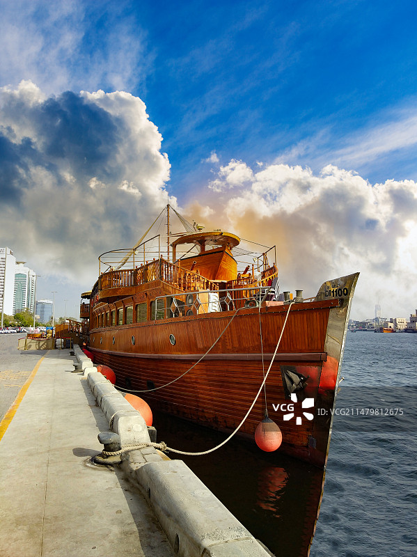 迪拜河古老的木船图片素材