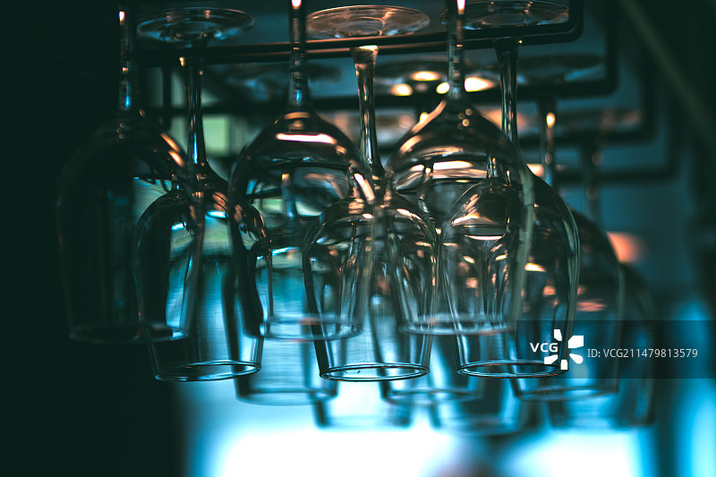 高脚玻璃杯图片素材