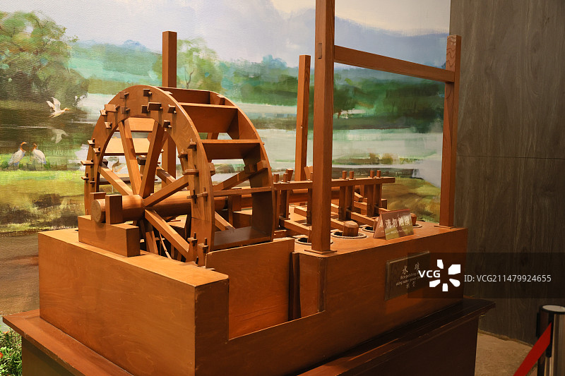 中国农业博物馆中华农业文明陈列水车八盘磨等农具模型图片素材