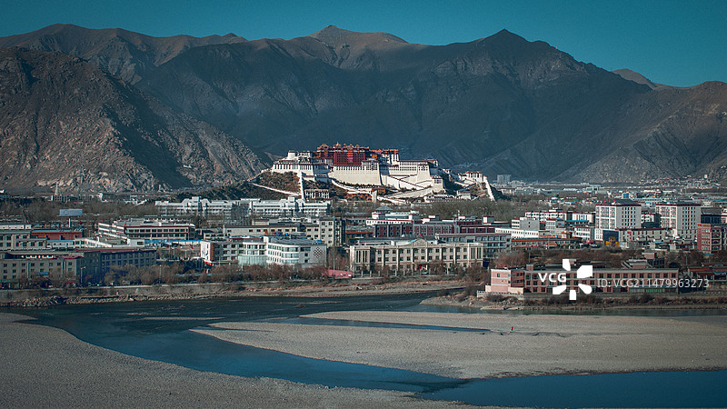 《拉萨河南岸遥望布达拉宫》图片素材