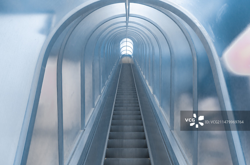 酷似时空隧道的电梯图片素材