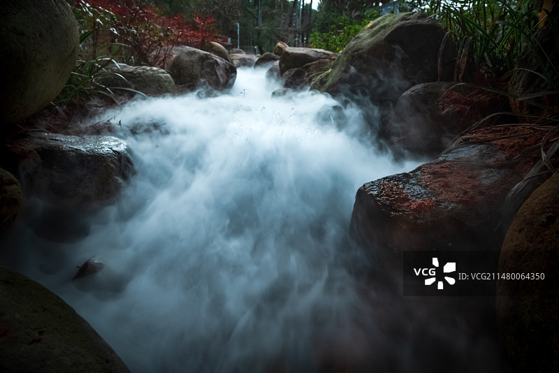 奔腾的小河图片素材