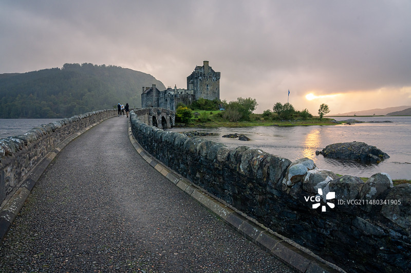 余晖中的爱莲朵娜城堡（Eilean Donan Castle）图片素材