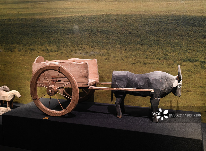 甘肃省博物馆木质一级文物汉朝丝绸之路木牛拉车图片素材