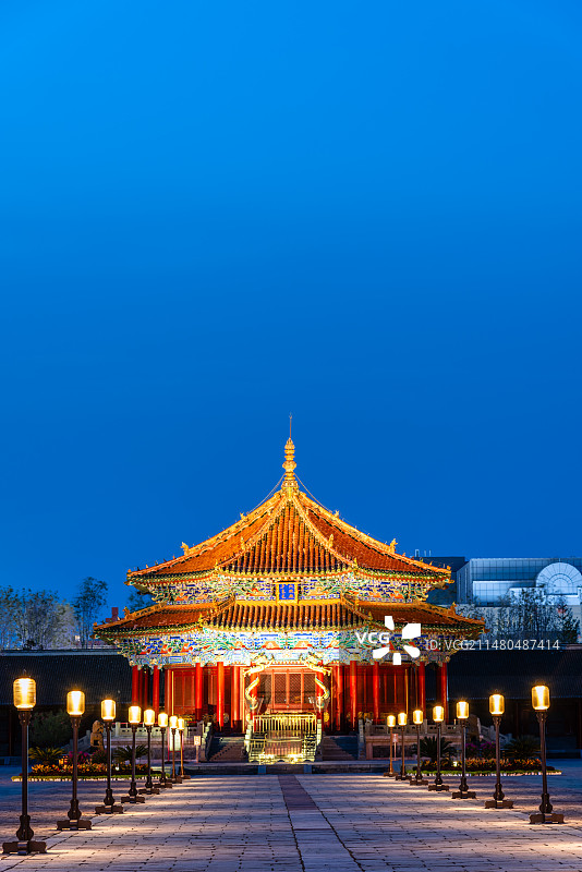 中国辽宁沈阳故宫大政殿夜景图片素材