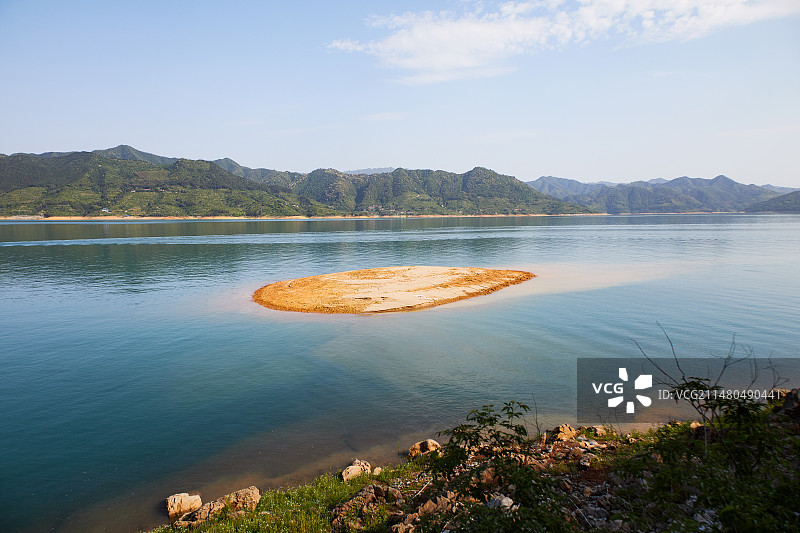 郴州 东江湖 湖水 平静的湖面 碧水蓝天 雾漫小东江图片素材