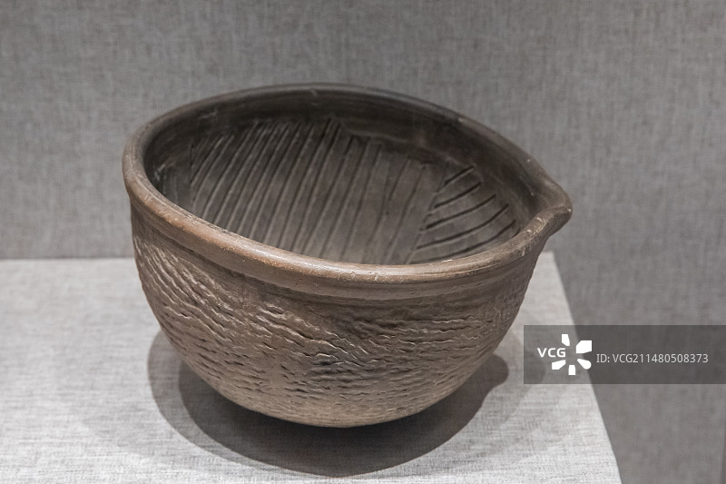 河南省博物院灰陶绳纹澄滤器夏代公元前2070-前1600年镇平县征集图片素材
