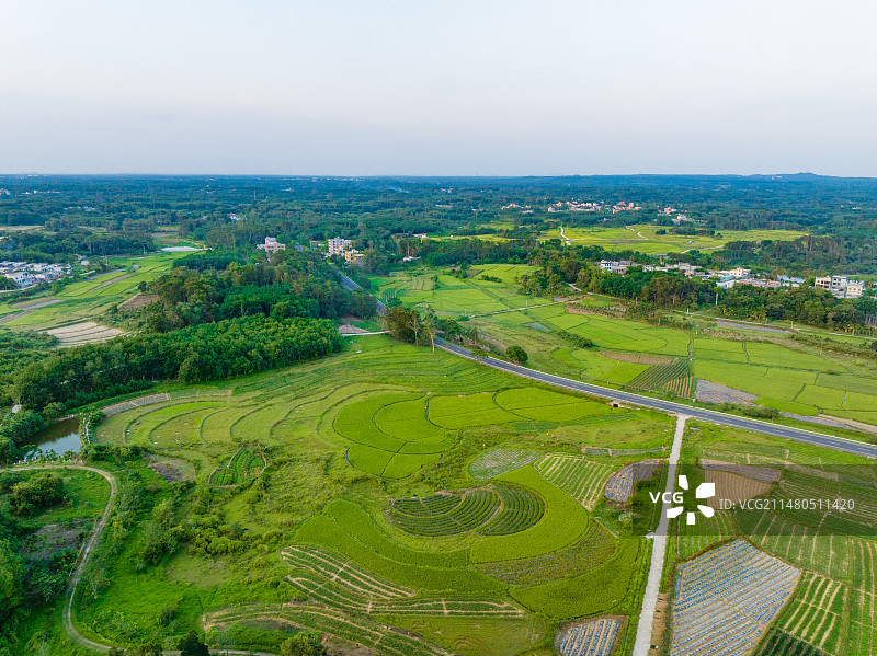 海南屯昌乡间国道与农田航拍美景图片素材