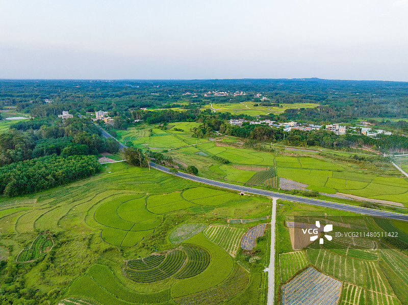 海南屯昌乡间国道与农田航拍美景图片素材