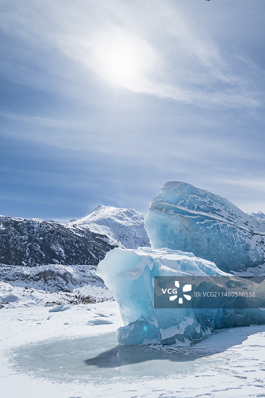 西藏来古冰川的蓝冰图片素材