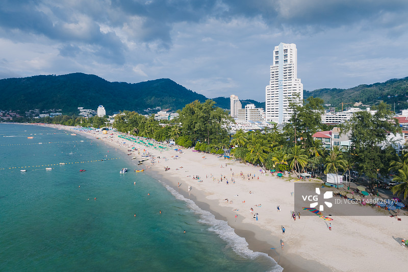 泰国普吉岛芭东海滩海岸度假村航拍自然风光图片素材