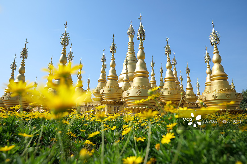 德宏芒市，金塔与花海图片素材