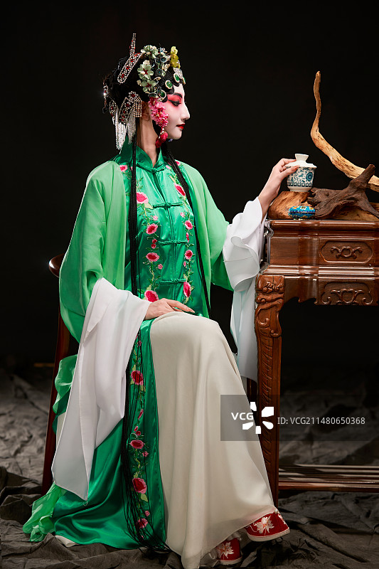 国粹戏曲京剧昆曲青衣旦角形象的中国少女图片素材