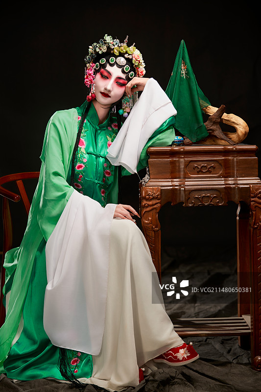 国粹戏曲京剧昆曲青衣旦角形象的中国少女图片素材