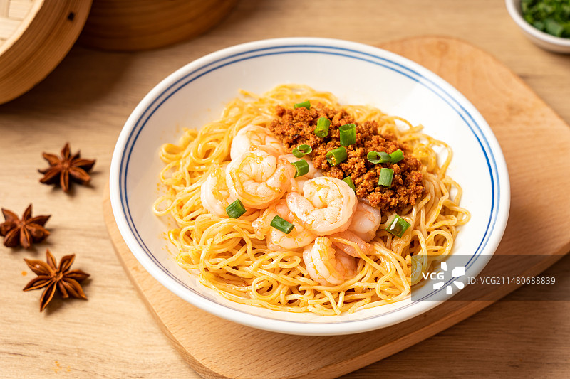 碗里的虾仁面图片素材