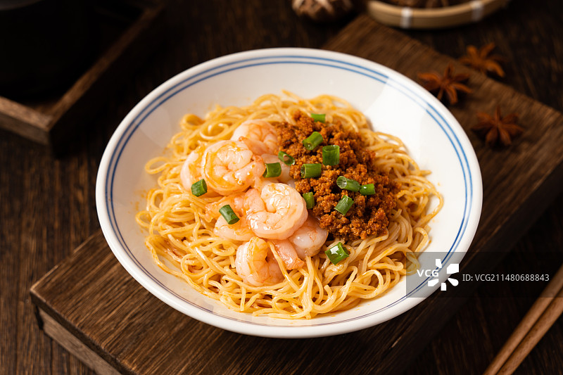 碗里的虾仁面图片素材