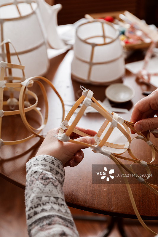 手工制作安徽歙县瞻淇村非遗鱼灯图片素材