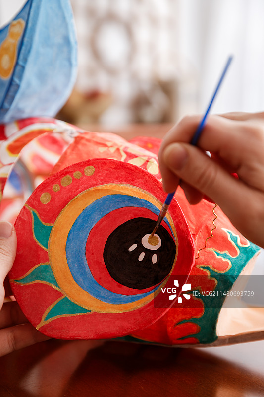 手工制作安徽歙县瞻淇村非遗鱼灯图片素材